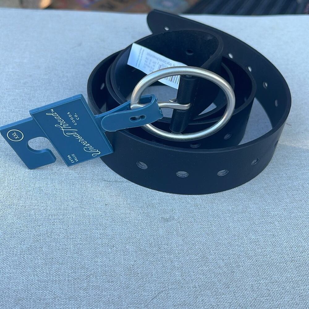 Universal Thread black faux leather belt silver oval buckle size XXL NEW